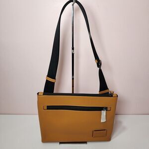 NWT Coach CW449 Men's Mustard Carrier Zip Yellow Calf Leather Crossbody Bag